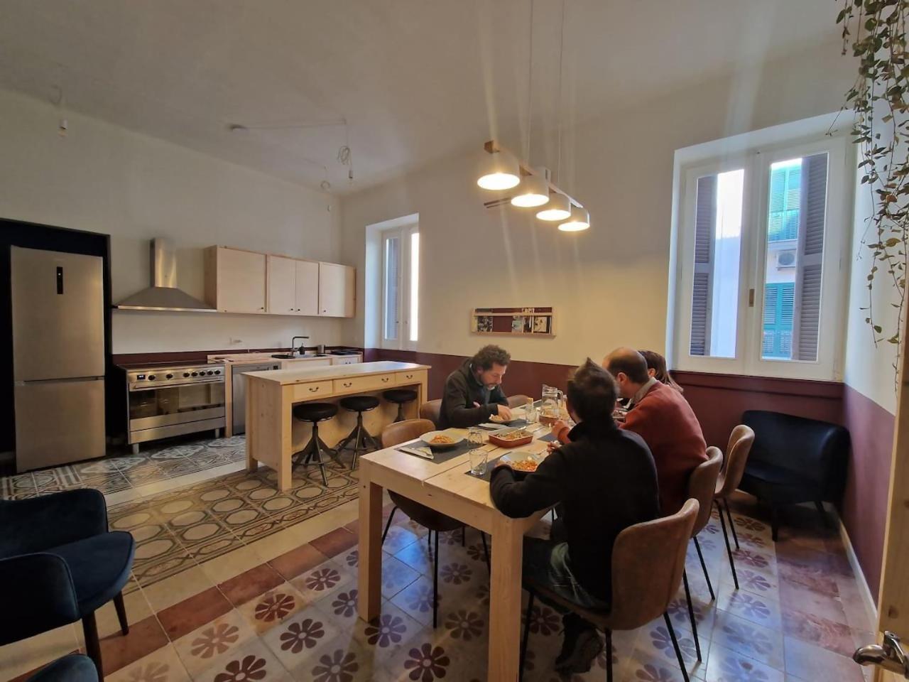 בארי Lostabile Guesthouse & Coworking מראה חיצוני תמונה
