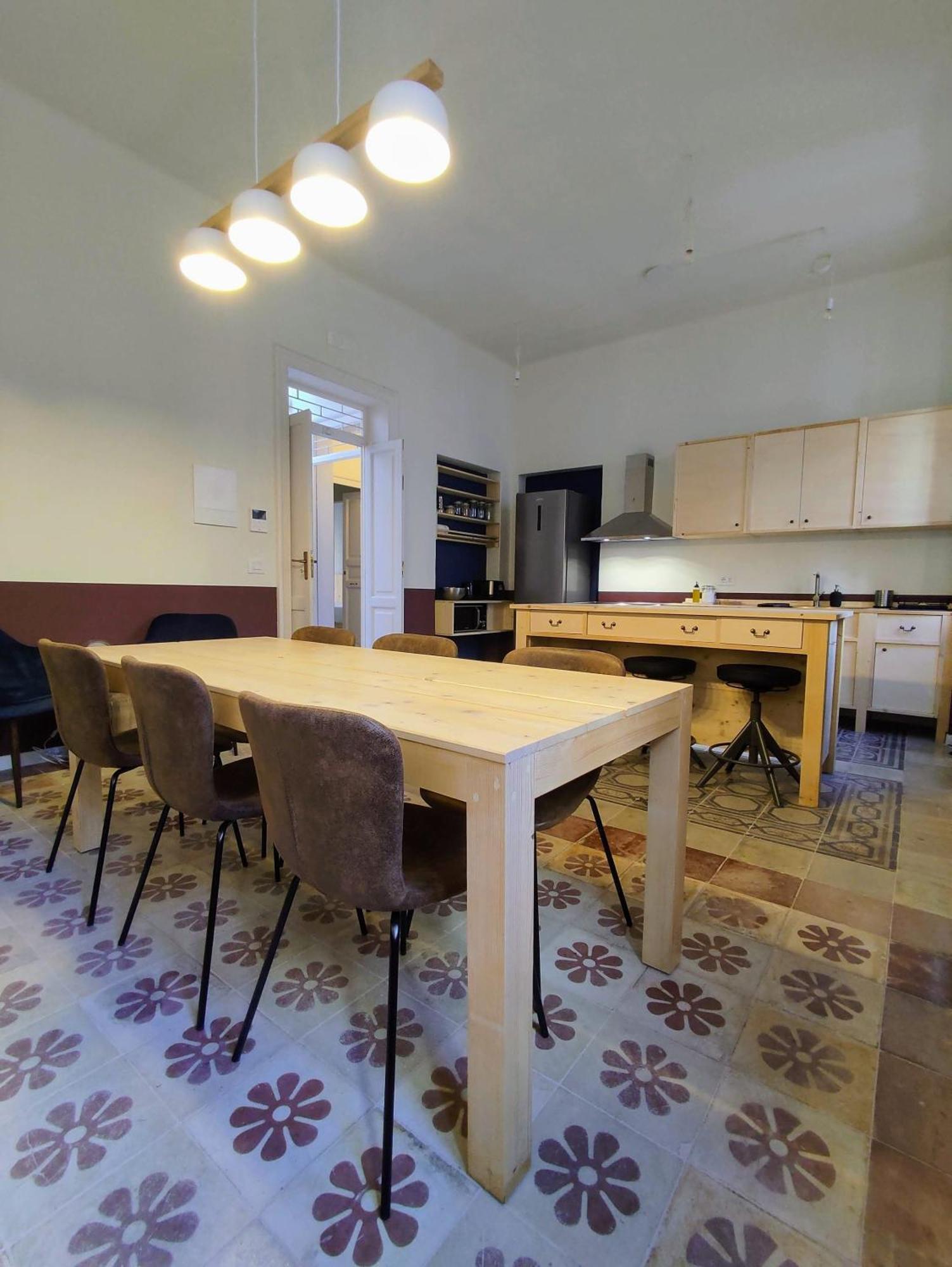 בארי Lostabile Guesthouse & Coworking מראה חיצוני תמונה